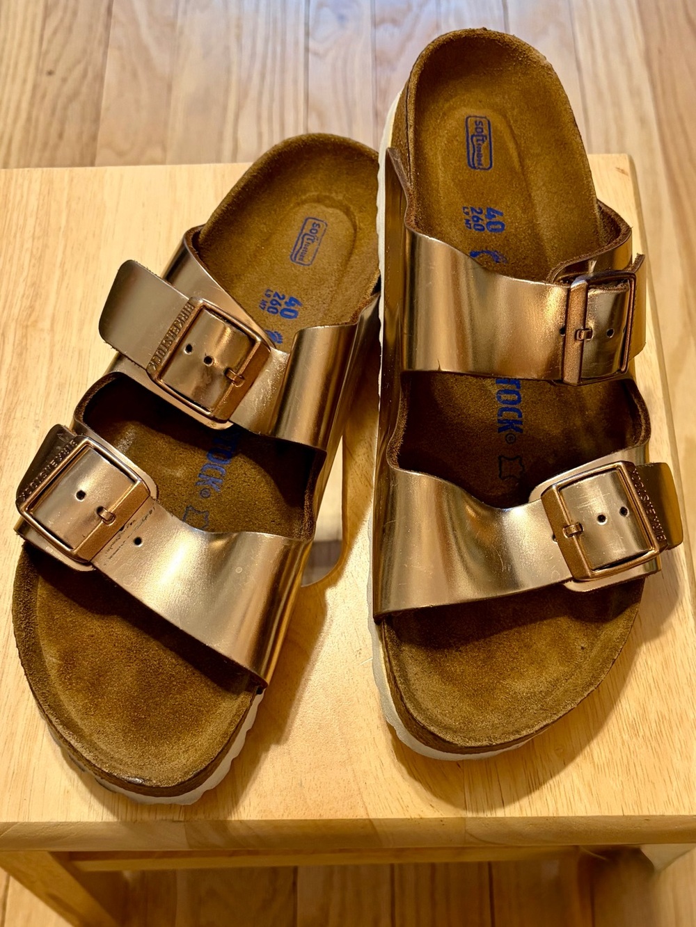 Birkenstock, Arizona - Metallic Rose Gold Sandals